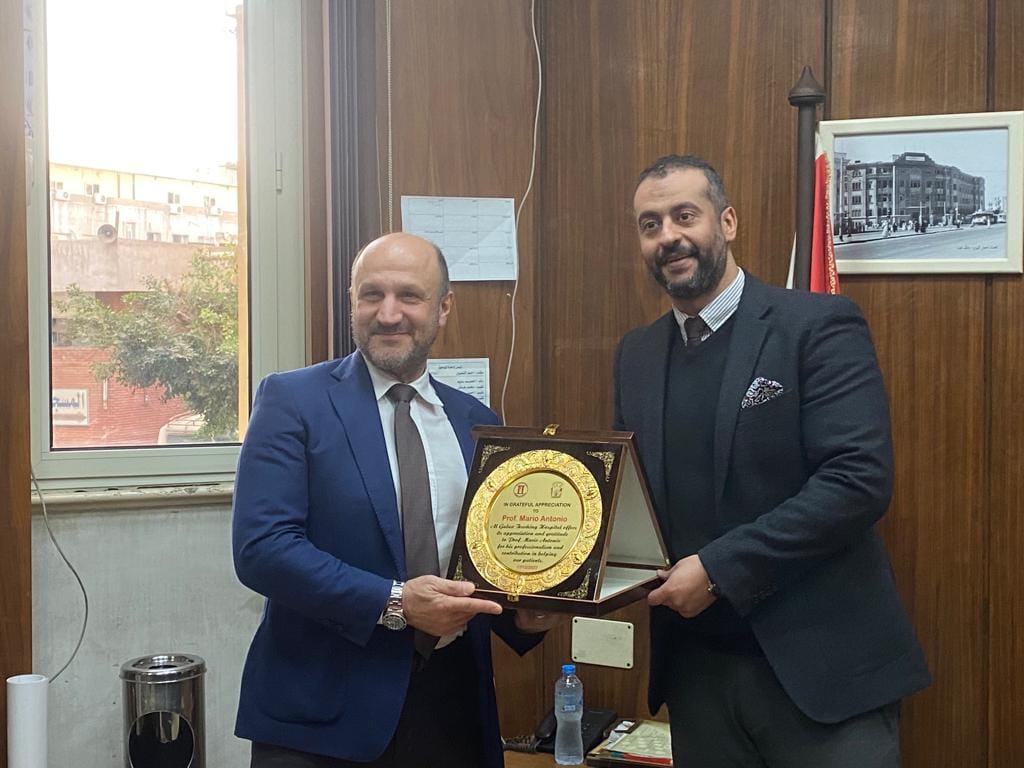 المستشفيات التعليمية تستضيف خبير عالمى لجراحات أورام النساء بالمنظار الجراحي في مستشفى الجلاء التعليمى